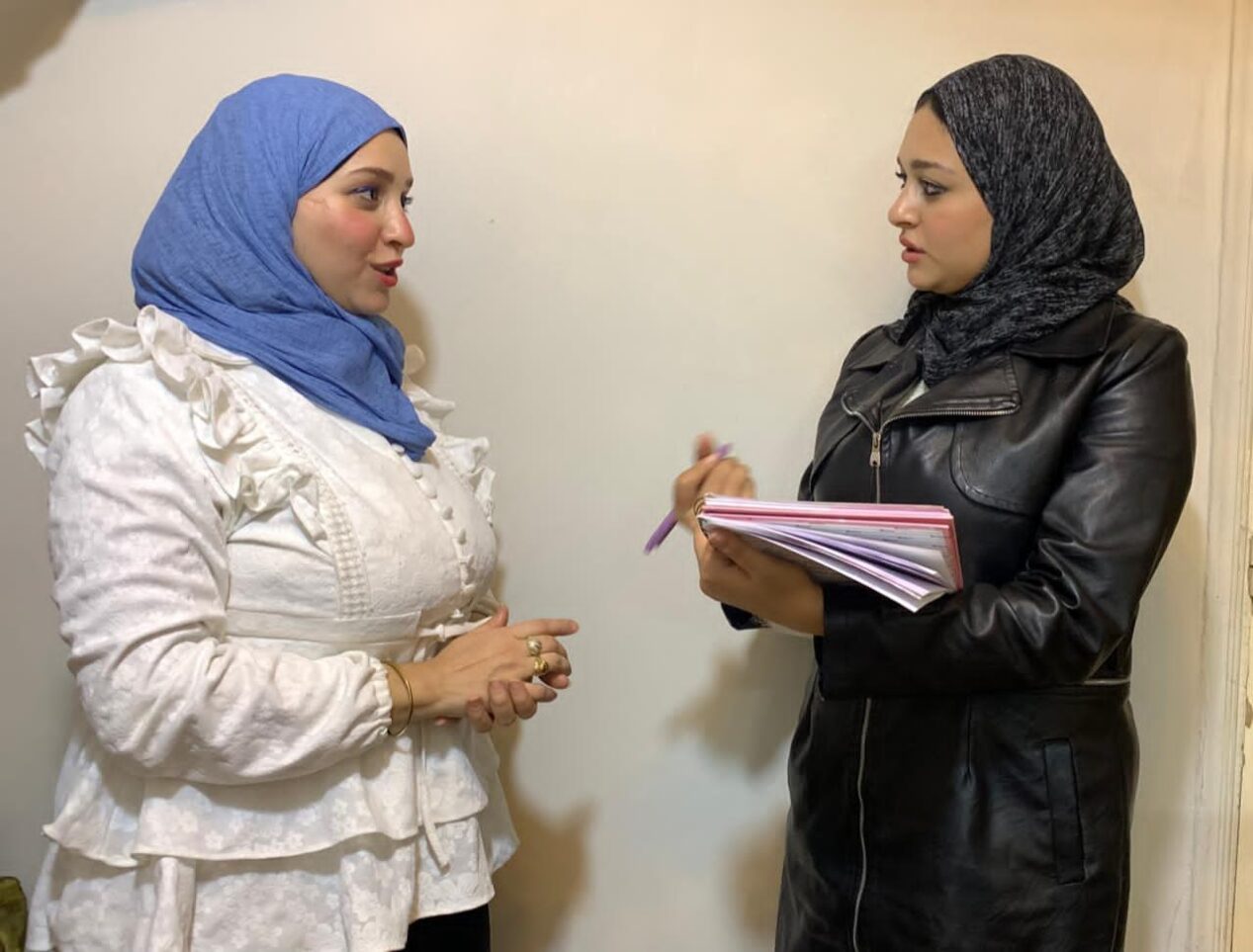 ميرنا خالد مع إمرأة متزوجة